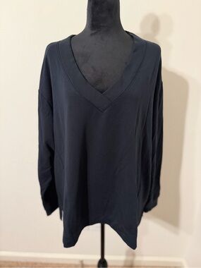 Orvis V-Neck Long Sleeve Sweatshirt in Black
